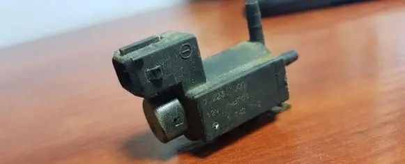 BMW 5 E39 Turbo solenoid valve 72234100