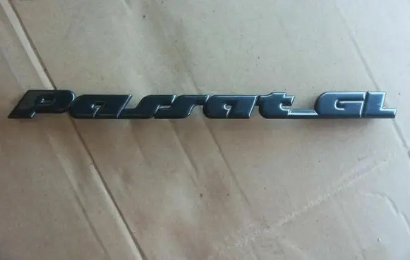 Volkswagen PASSAT B3 Manufacturers badge/model letters 357853687B