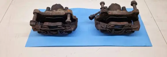 Volkswagen PASSAT B6 Front brake caliper