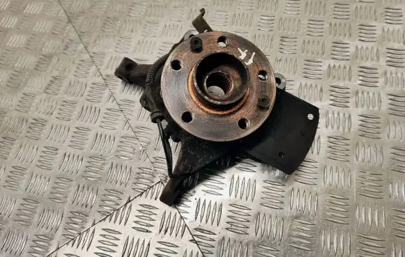 Opel Vivaro Front wheel hub