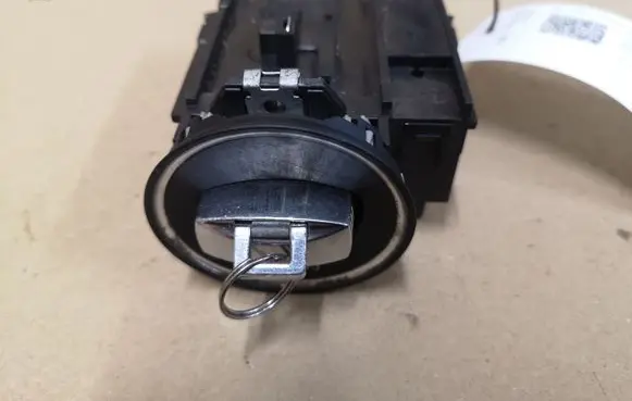 Volkswagen PASSAT B6 Ignition lock 3C0905843