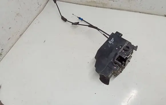 Citroen C4 II Picasso Front door lock 9810310580