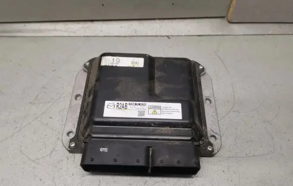 Mazda 6 Engine control unit/module R2AB18881M 2758009159
