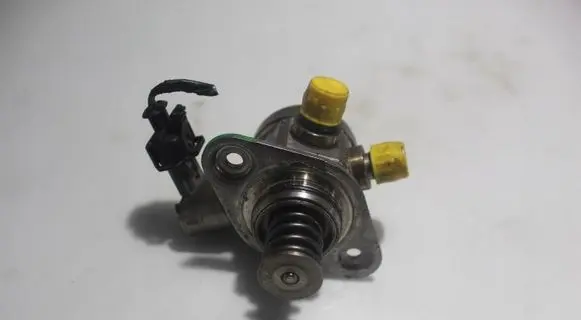 Jaguar XJ X351 Mechanical fuel pump 