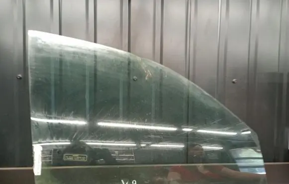 Hyundai Sonata Front door window glass four-door