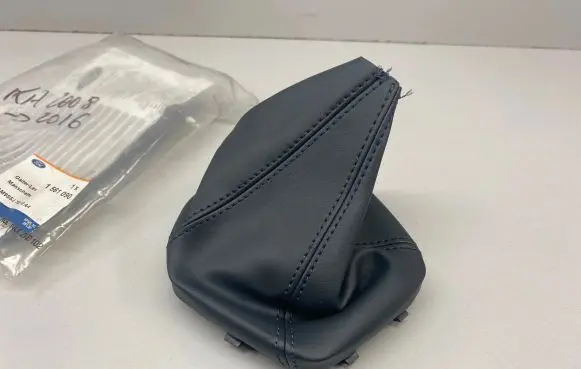 Ford Ka Gear lever shifter trim leather/knob Am9S5J7B118AA