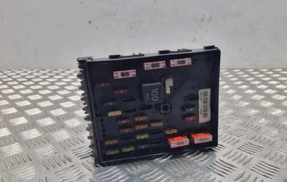 Volkswagen PASSAT B6 Fuse module 3C0937125