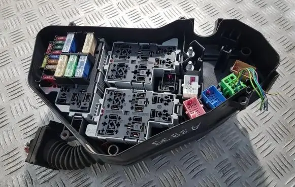 Volkswagen Touareg I Fuse box set 7L0971072Q
