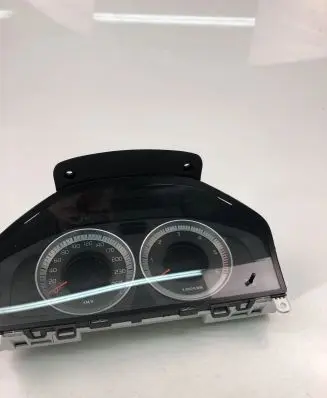 Volvo V70 Speedometer (instrument cluster) 31327582AA
