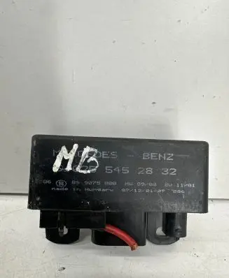 Mercedes-Benz C W203 Glow plug pre-heat relay 0255452832