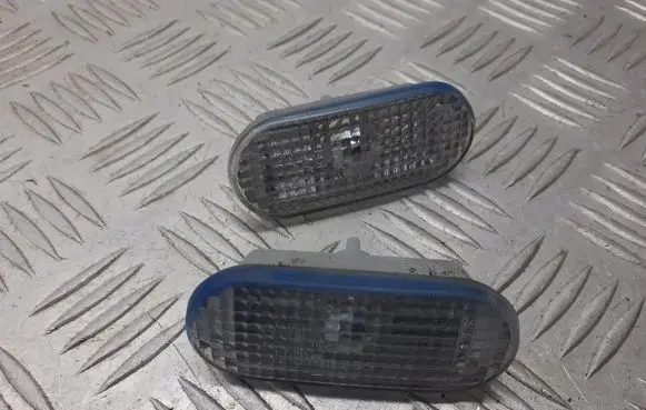 Volkswagen Golf IV Front fender indicator light 1J5949117A