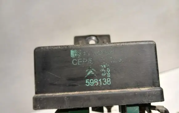 Peugeot 607 Glow plug pre-heat relay 598138