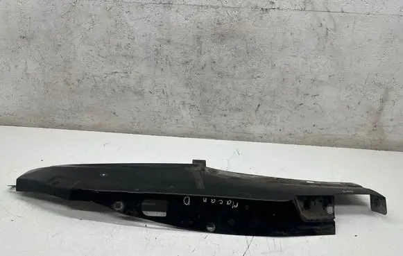 Porsche Macan (95B) Fender end trim 37R008