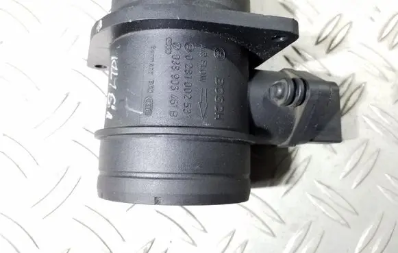 Skoda Octavia Mk2 (1Z) Mass air flow meter 0281002531 038906461B