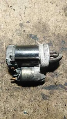 BMW 1 E81 E87 Starter motor 7523450