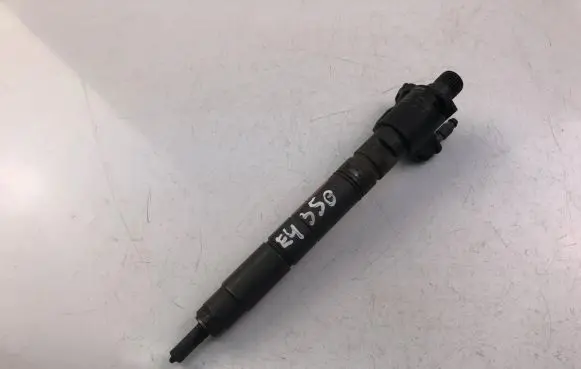 Volvo XC70 Fuel injector 31272690