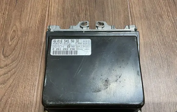 Mercedes-Benz E W124 Engine control unit/module 0165455632 A0165455632 0261203236