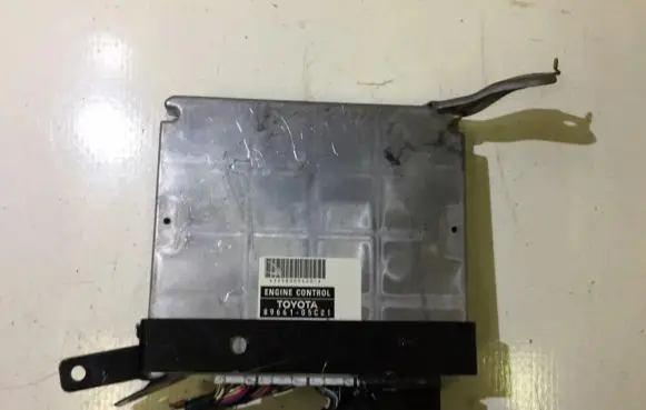 Toyota Avensis T250 Engine control unit/module 8966105c81