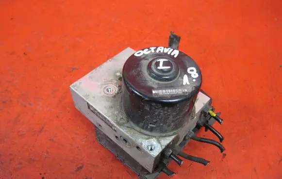 Skoda Octavia Mk1 (1U) ABS Pump 8N0614417A