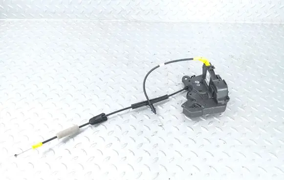 Citroen C4 III e-C4 Rear door lock 9832797480
