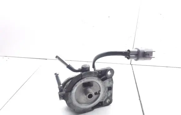 Subaru Legacy Fuel filter bracket/mount holder 