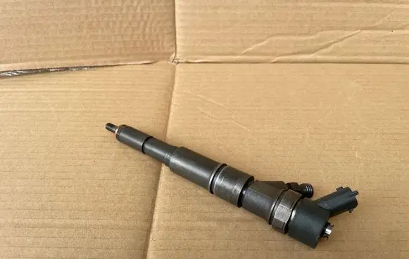 BMW 5 E39 Fuel injector 0445110048