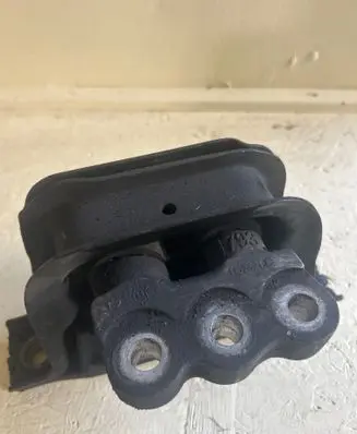 Chevrolet Captiva Engine mount bracket H62621