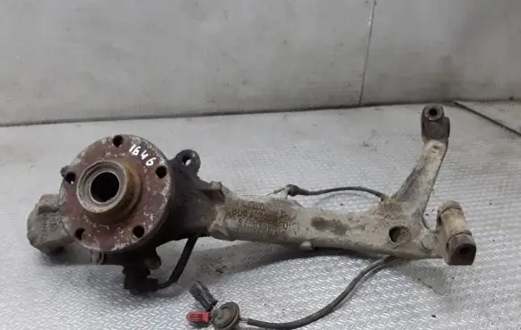 Volkswagen PASSAT B5.5 Front wheel hub spindle knuckle 8D0407258AP
