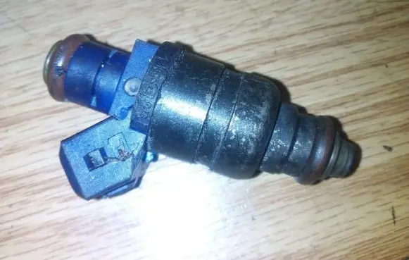 Audi A6 S6 C5 4B Fuel injector 07813355il
