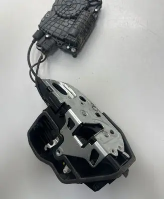 BMW 7 F01 F02 F03 F04 Rear door soft close latching motor 7185687 A053702