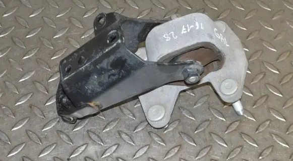 Lexus RX 450H Engine mount bracket