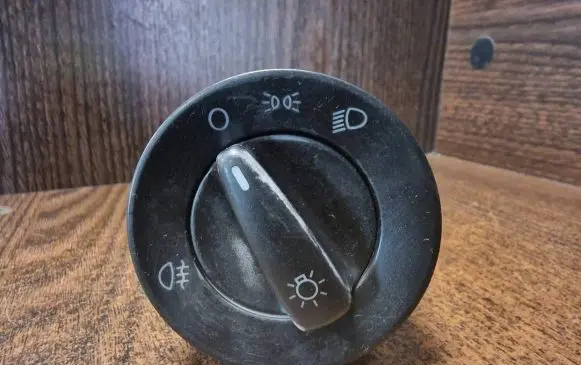 Volkswagen Golf IV Light switch 1C0941531