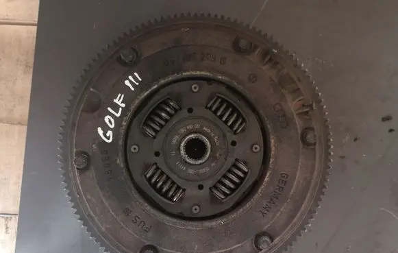 Volkswagen Golf III Clutch set kit 057105273G