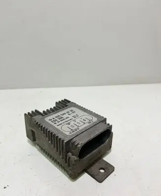 Mercedes-Benz E W210 Coolant fan relay 0255453232
