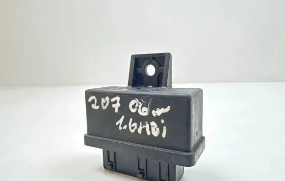 Peugeot 207 Fuel injection pump control unit/module 240107