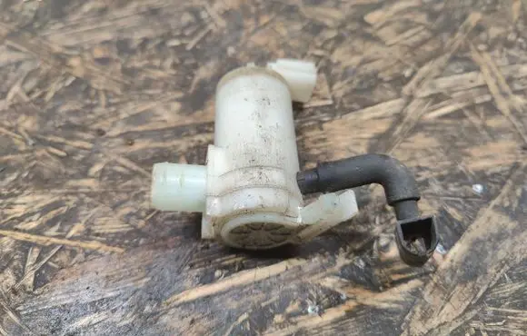 KIA Rio Windscreen/windshield washer pump 46P2