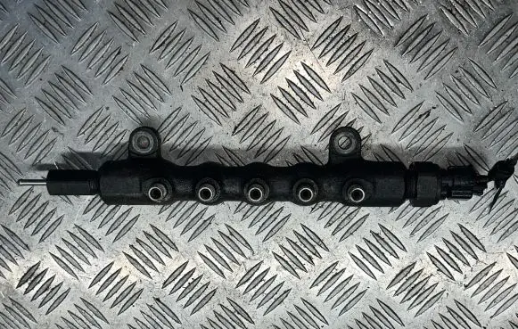 Toyota Corolla E120 E130 Fuel main line pipe 10300