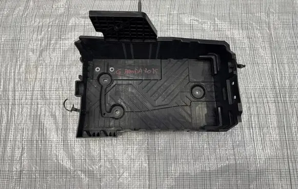 Fiat Panda III Battery box tray 9823533180