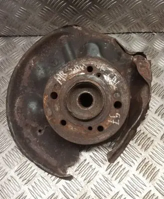 Mercedes-Benz E W210 Rear wheel hub