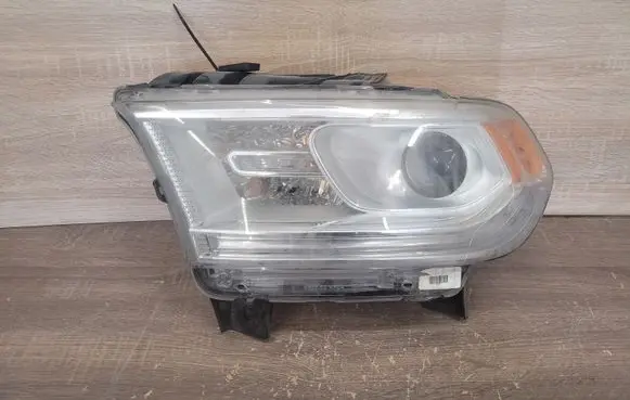 Dodge Durango Headlight/headlamp 68299137AE T31882B