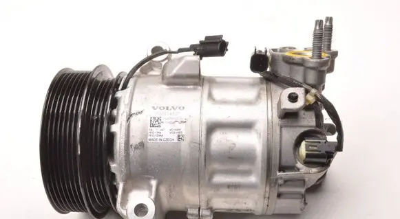 Volvo XC40 Air conditioning (A/C) compressor (pump) P32414891