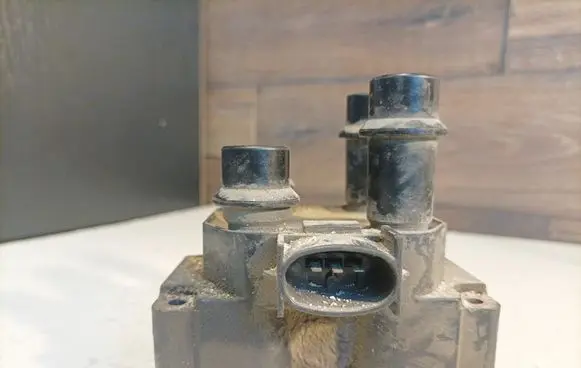 Ford Escort High voltage ignition coil 938F12024CA