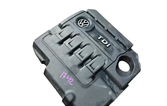 Volkswagen PASSAT B8 Engine cover (trim) 04L103925Q 04L103925