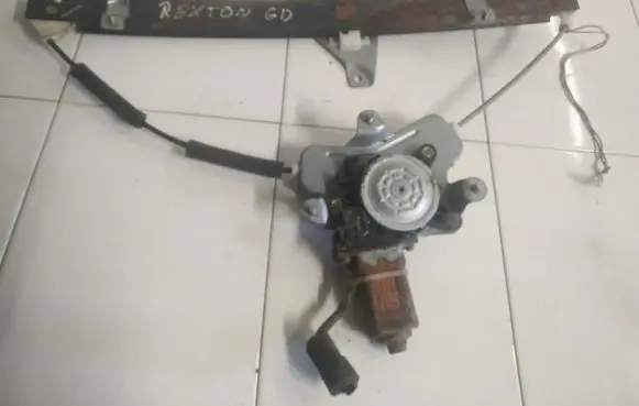 SsangYong Rexton Rear door window regulator with motor 8810008011