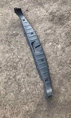 Trunk/boot sill cover protection