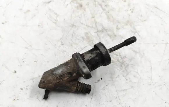 BMW 5 E39 Clutch master cylinder 6642
