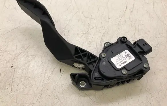 Nissan X-Trail T32 Accelerator throttle pedal 180024BG0B