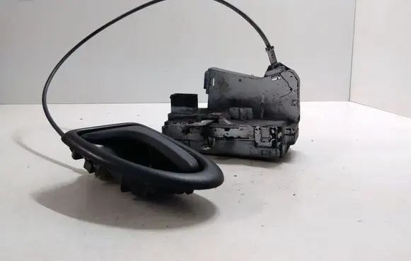 Nissan Primastar Front door lock 8200008261