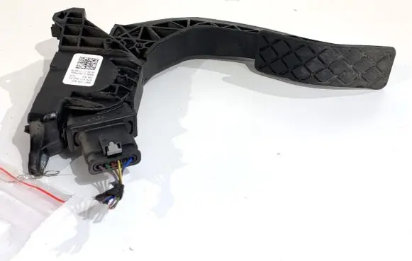 Audi A4 S4 B9 8W Accelerator throttle pedal 8W1723523