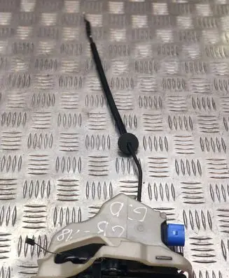 Volkswagen Jetta V Rear door lock